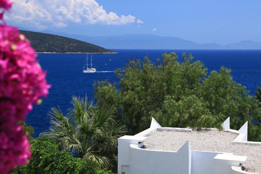 Skats uz jūru un laivu no Holiday Inn Resort Bodrum