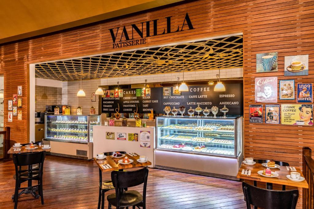 Vanilla konditoreja ar gardām kūkām un kafiju, Spice Hotel & Spa
