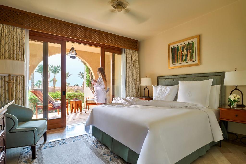 Four Seasons Resort Sharm El Sheikh numurs ar privātu terasi un skatu uz dārzu