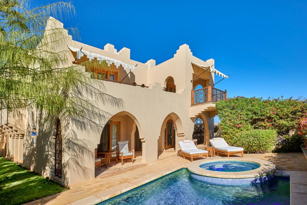Four Seasons Resort Sharm El Sheikh privātā villa ar baseinu un džakuzi saulainā dārzā