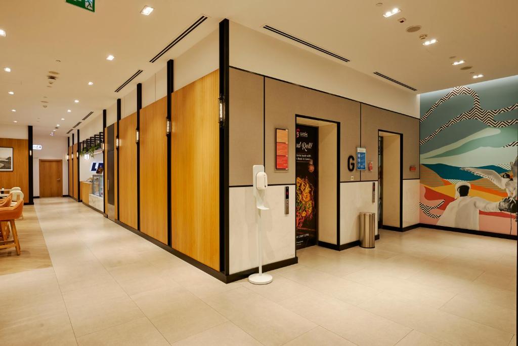 Citymax Business Bay viesnīcas stilīgais gaiteņa interjers