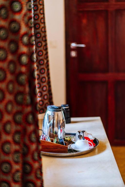 Spice Island Hotel & Resort numura tējas pagatavošanas komplekts