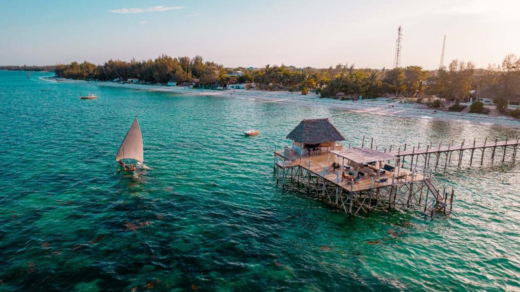 Spice Island Hotel & Resort skats uz okeānu ar piestātni