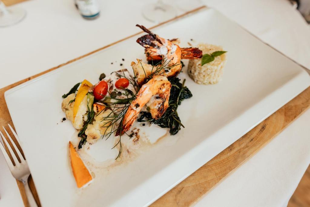 Izsmalcināts ēdiens Gold Zanzibar Beach House & Spa restorānā.