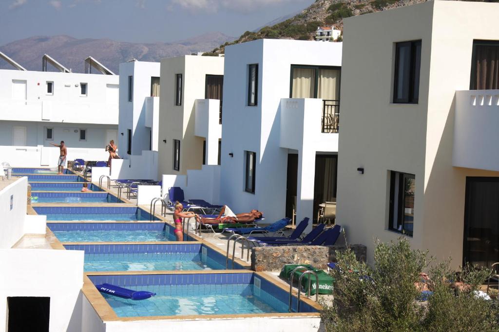 Mediterraneo Hotel viesnīcas numuri ar privātām peldvietām piekrastē