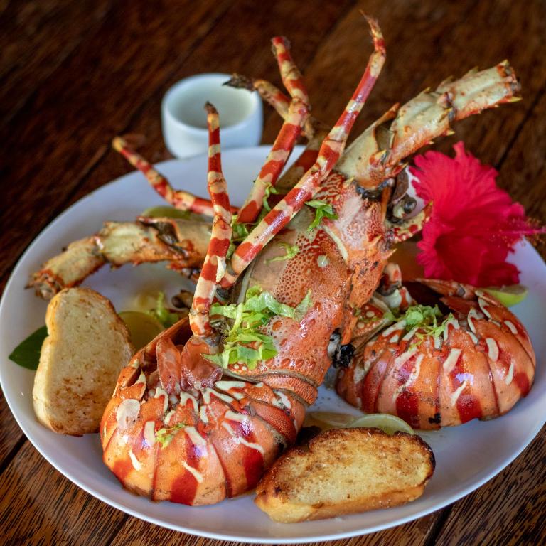 Gardi pagatavots omārs restorānā The One Resort Zanzibar.