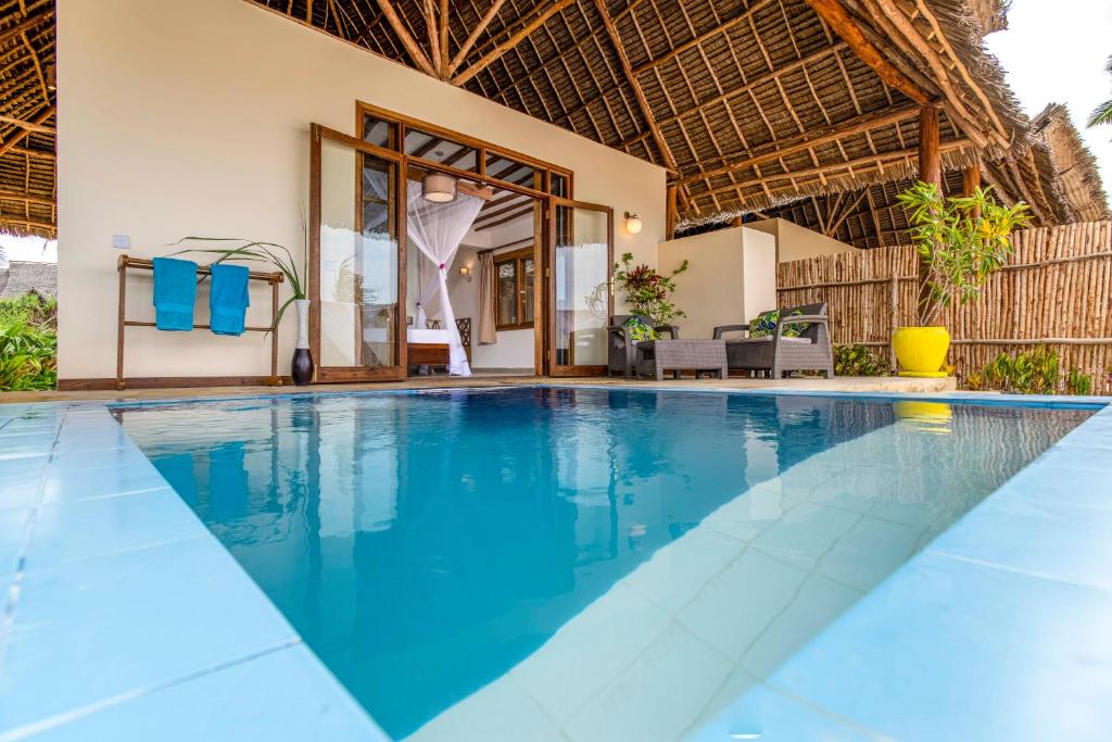 Viesnīca Zanzibar Queen, privāts baseins pie bungalo