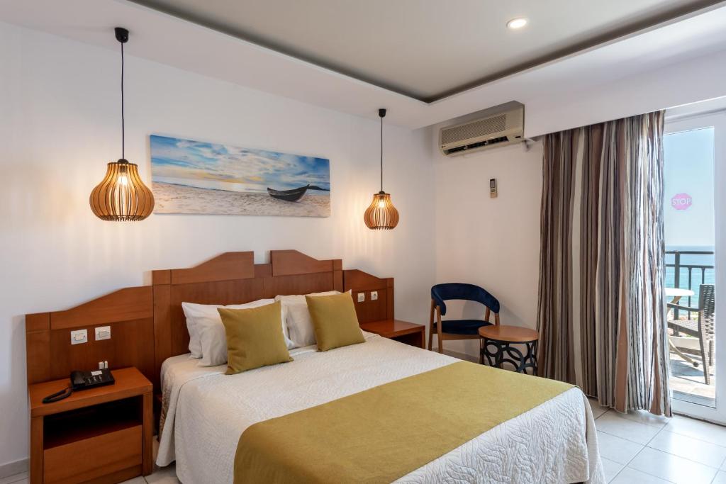 Numurs ar jūras skatu viesnīcā Mediterraneo Hotel, ērti iekārtots ar modernām ērtībām.