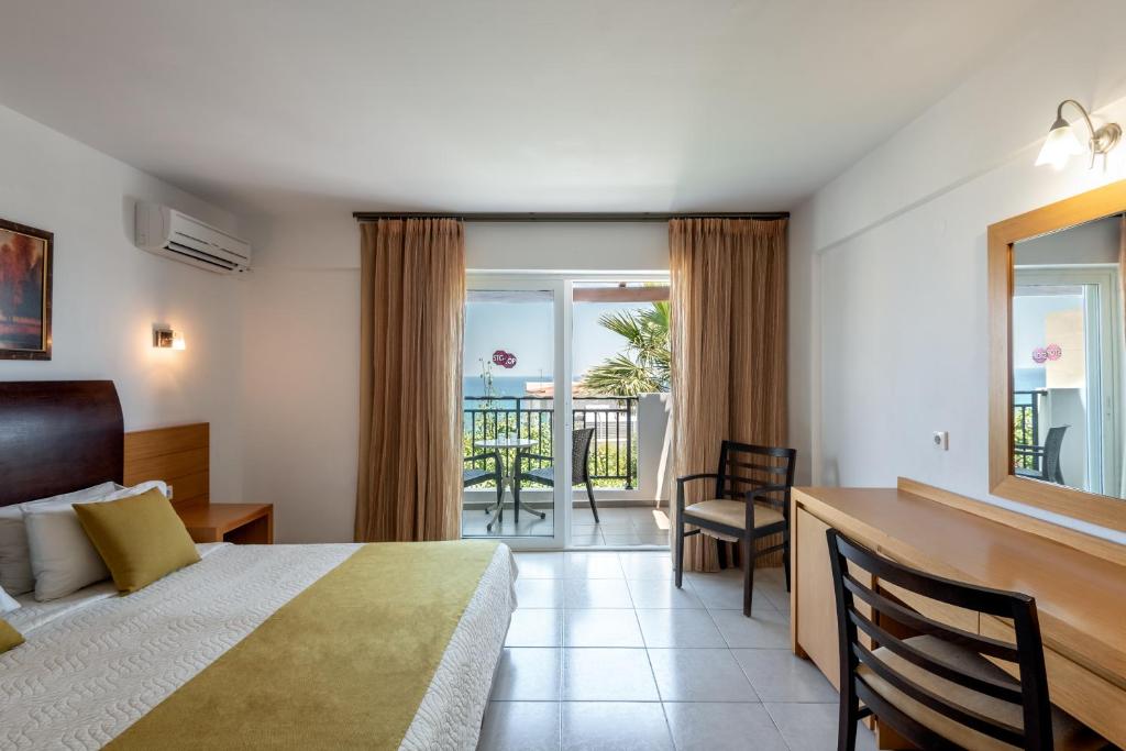 Mūsdienīgs numurs ar balkonu Mediterraneo Hotel, skats uz dabu.