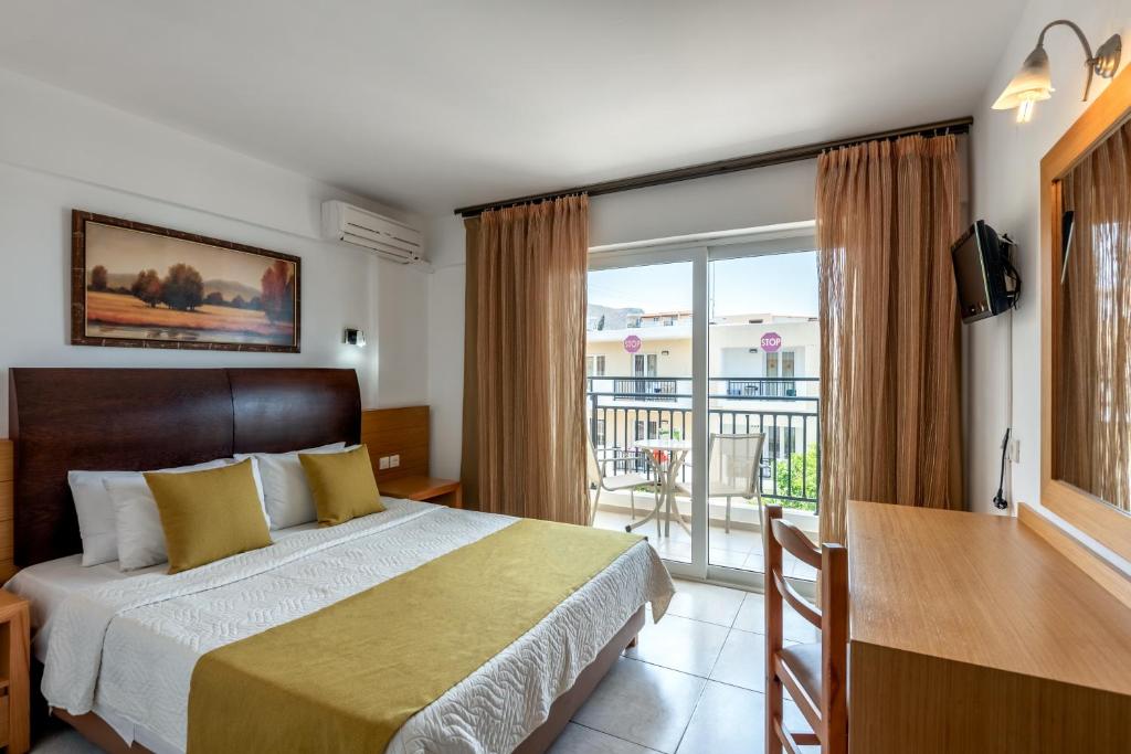 Mediterraneo Hotel numurs ar balkonu un gaisīgu interjeru