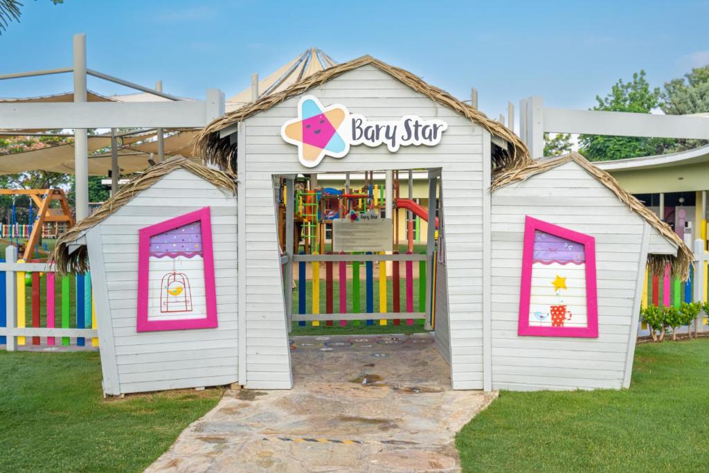 Bary Star bērnu spēļu centrs pie Lara Barut Collection