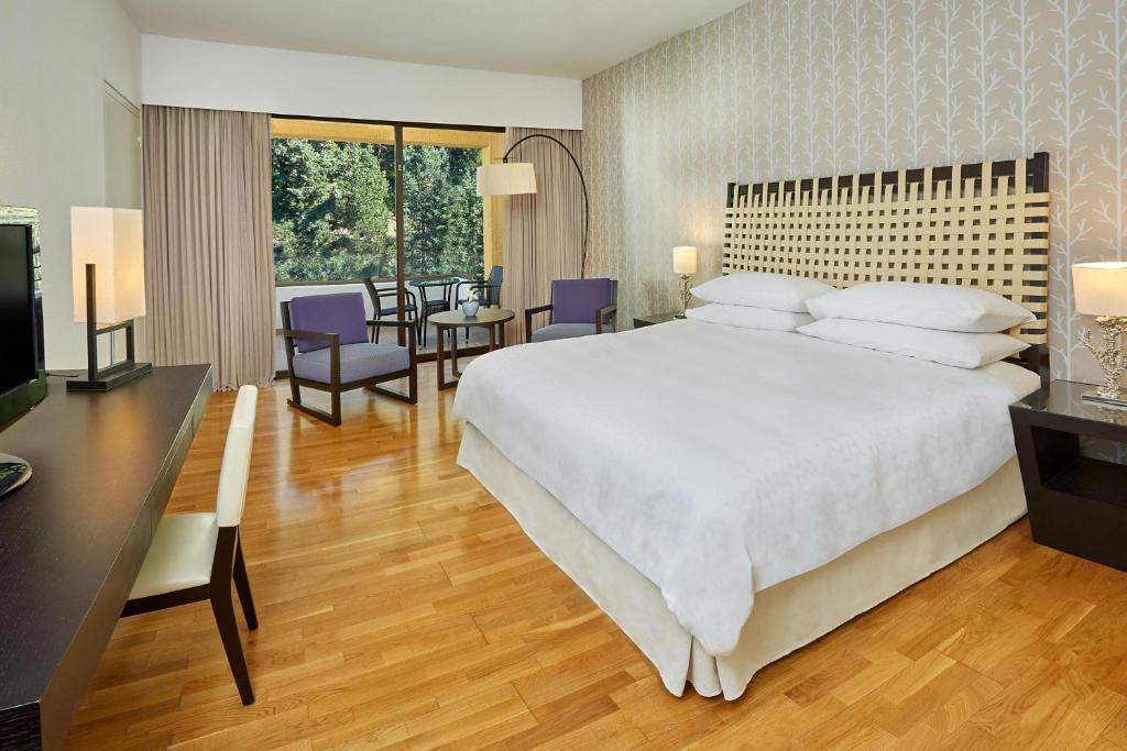 Moderns numurs ar skatu uz dabu Sheraton Rhodes Resort