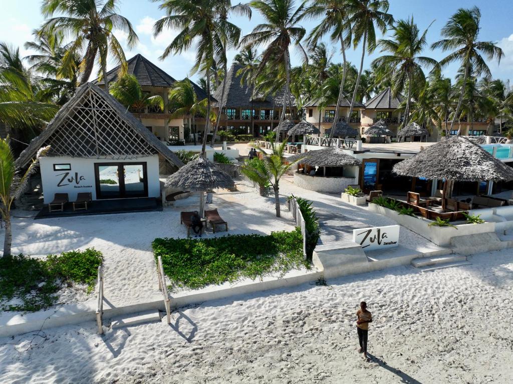 Zula Zanzibar piekrastes bungalo ar palmām un pludmali