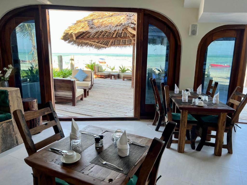 Zula Zanzibar restorāns ar skatu uz pludmali