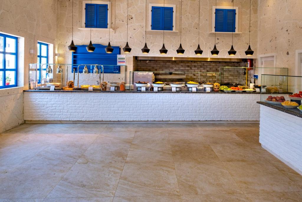 Utopia Resort & Residence bufete ar plašu ēdienu izvēli