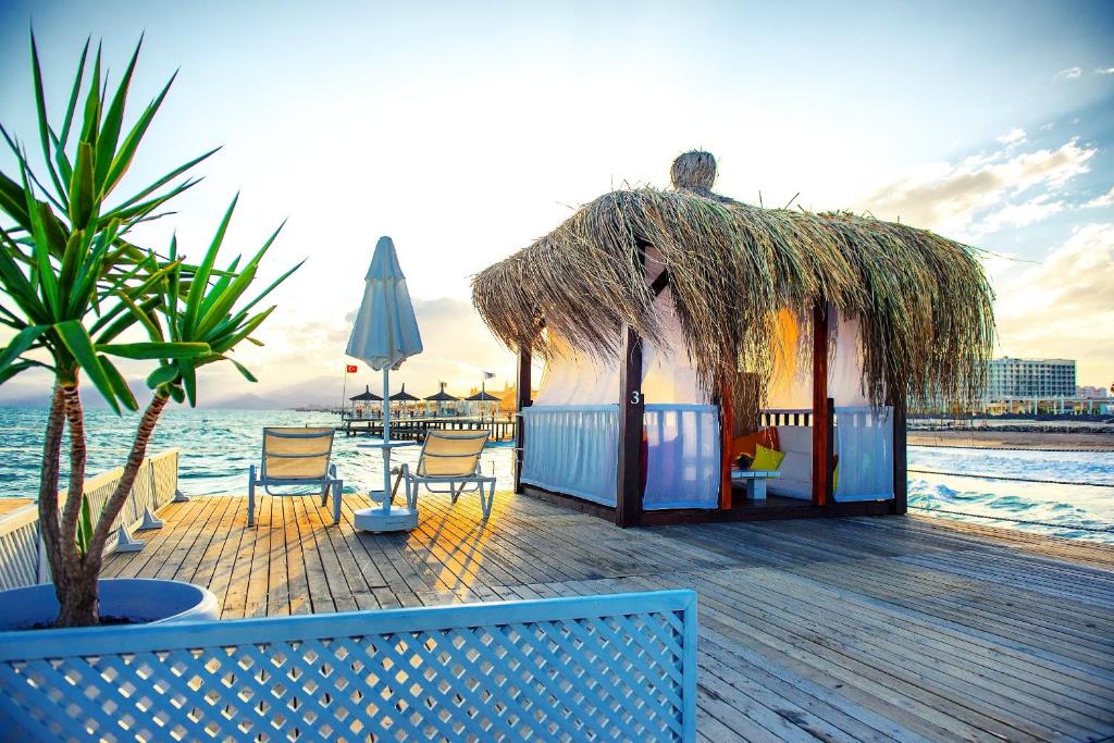 Relaksējoša atpūtas zona pie Liberty Hotels Lara pludmales