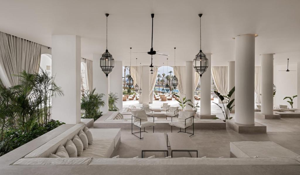 Moderns un elegants atpūtas zonas interjers Serry Beach Resort