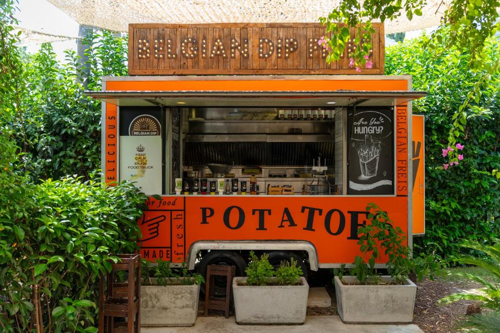 Belgian Dip pārtikas piegādes rati pie DoubleTree by Hilton Antalya-Kemer