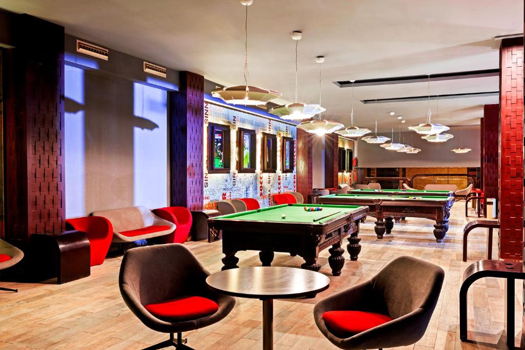 Bārs ar biljarda galdiem Albatros White Beach Resort