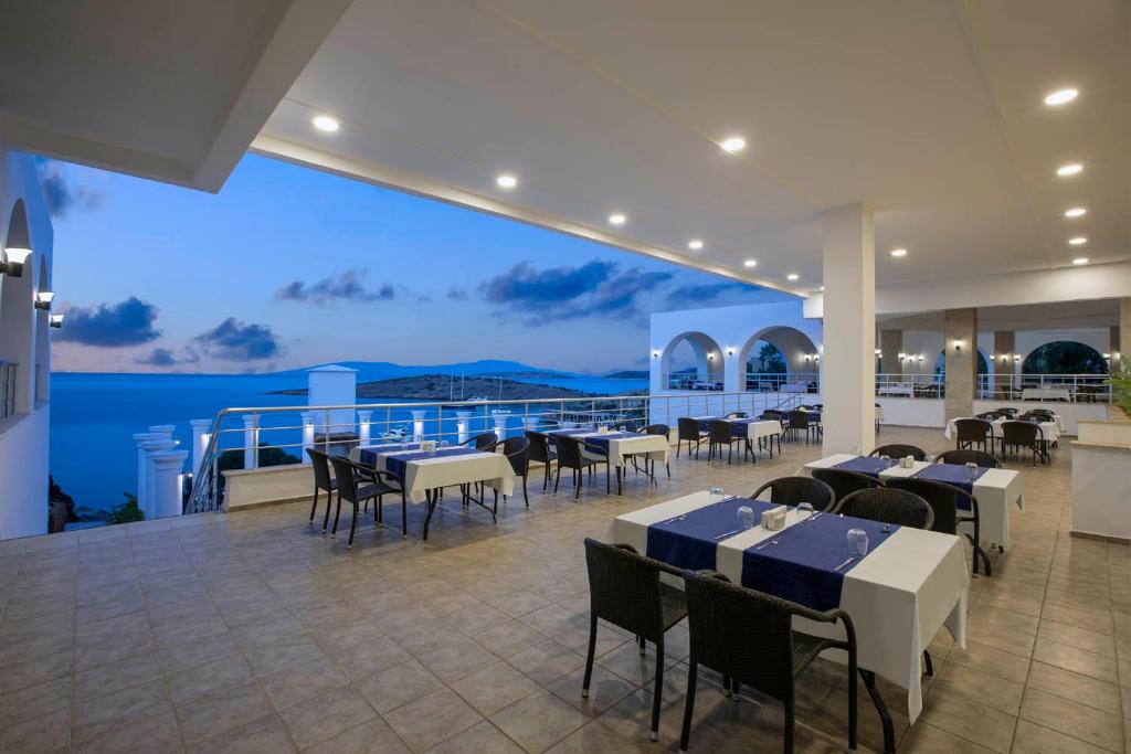 Restorāns ar skatu uz jūru viesnīcā Holiday Inn Resort Bodrum