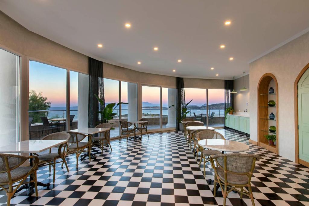 Mūsdienīga ēdamzāle ar skatu uz jūru, Holiday Inn Resort Bodrum