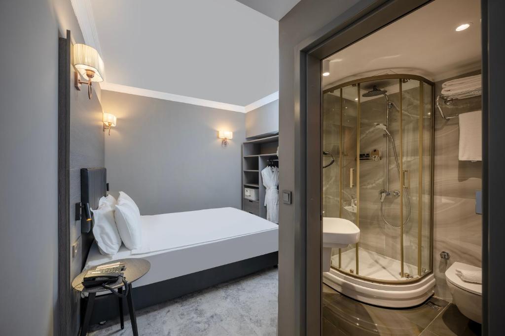 Mūsdienīgs numurs ar vannas istabu Adora Hotel & Resort