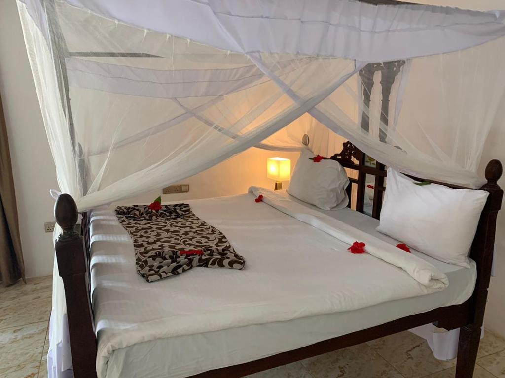 Isla Bonita Zanzibar Beach Resort numurs ar greznu baldahīnu