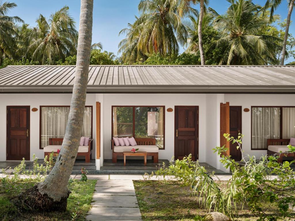 Tropu viesnīcas numuriņi ar piekļuvi dārzam, apkārt palmām un zaļumiem. Ideāla vieta atpūtai un relaksācijai.