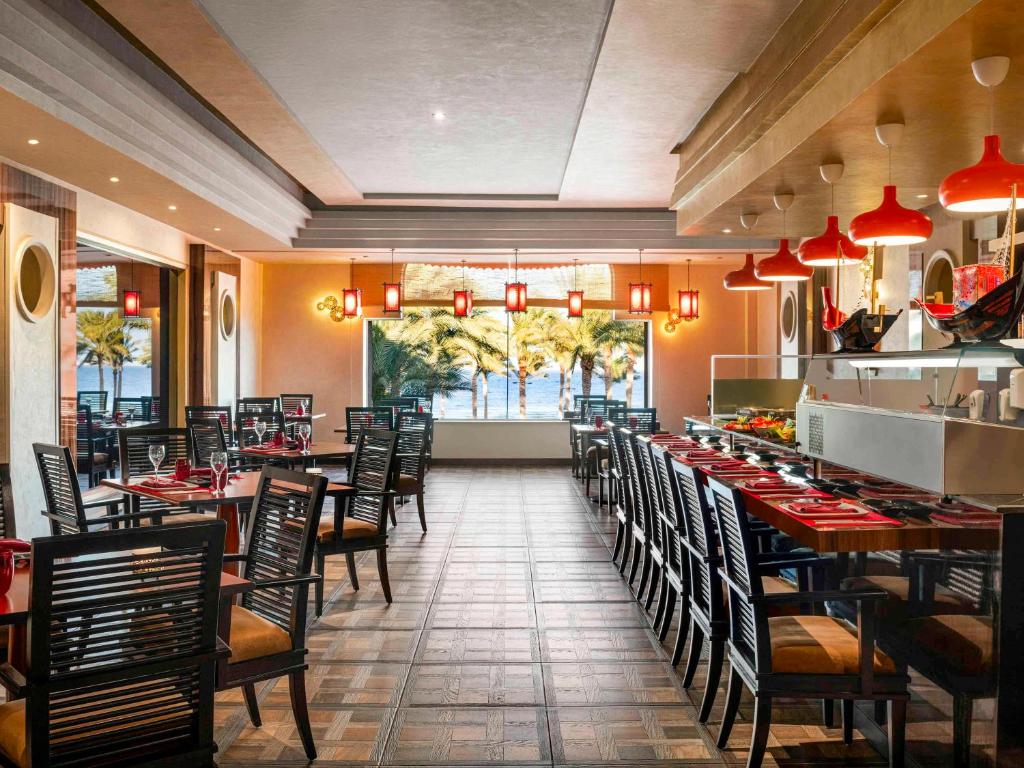 Mūsdienīgs restorāns ar skatu uz jūru viesnīcā Rixos Sharm El Sheikh