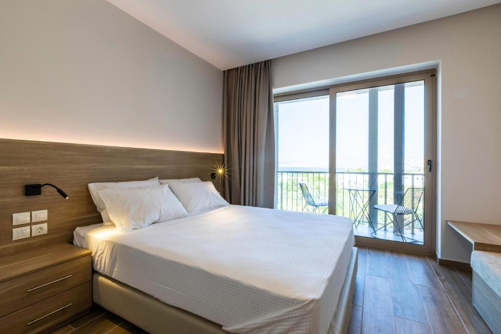 Moderns numurs ar balkonu, White Olive Premium Lindos