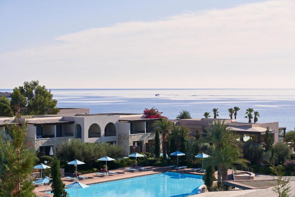 Aquagrand Exclusive Deluxe Resort skats uz baseinu un piekrasti