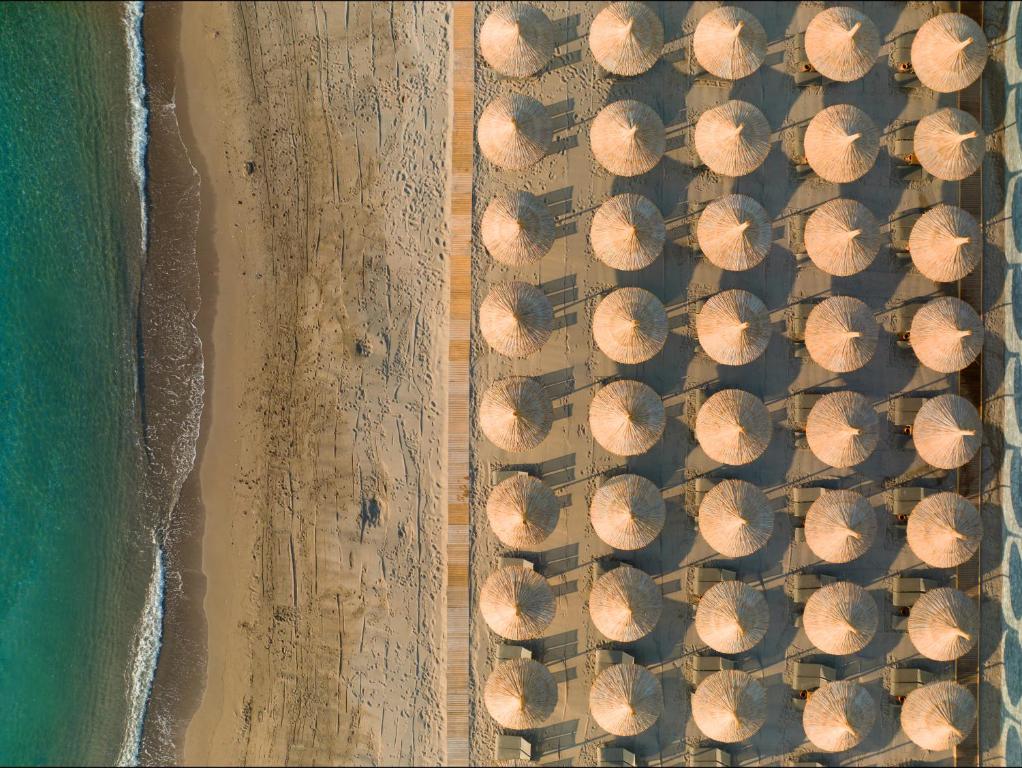 Vasaras saulītes piekrastē pie Corendon Playa Kemer.