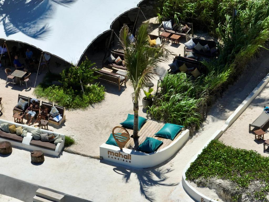 Mahali Zanzibar pludmales atpūtas zona ar ērtām sēdvietām