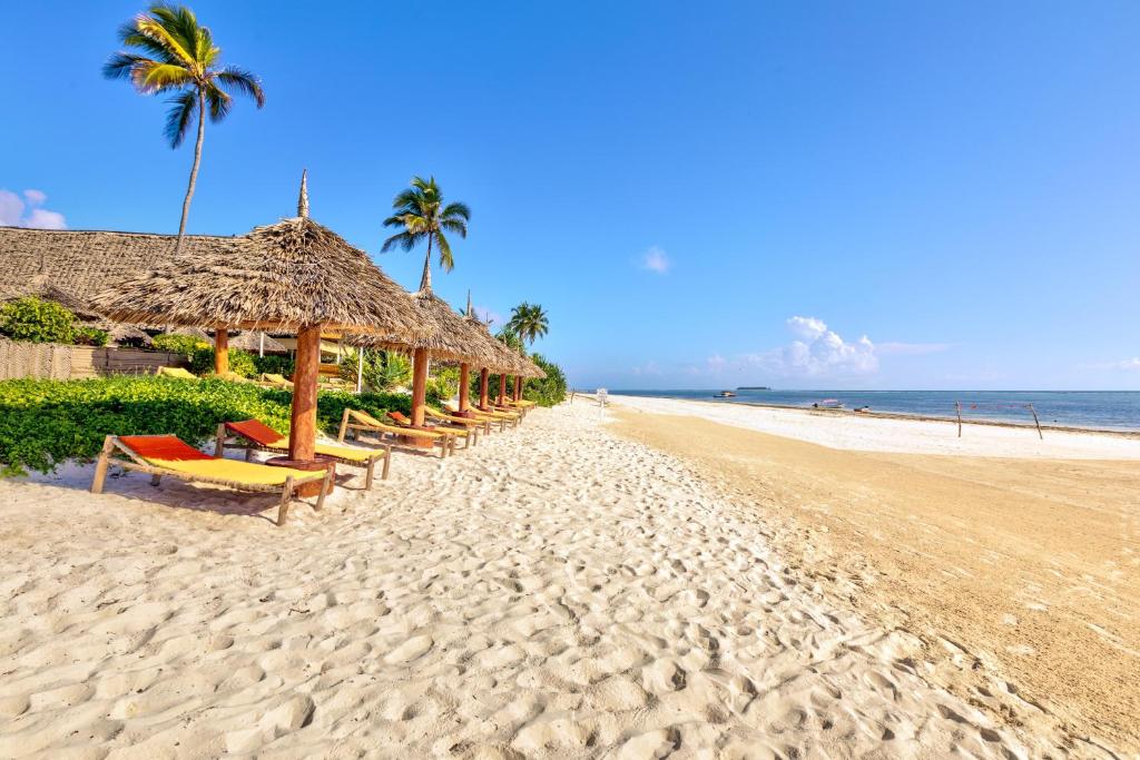 AHG Sun Bay Mlilile Beach pludmale ar saulē un palmām