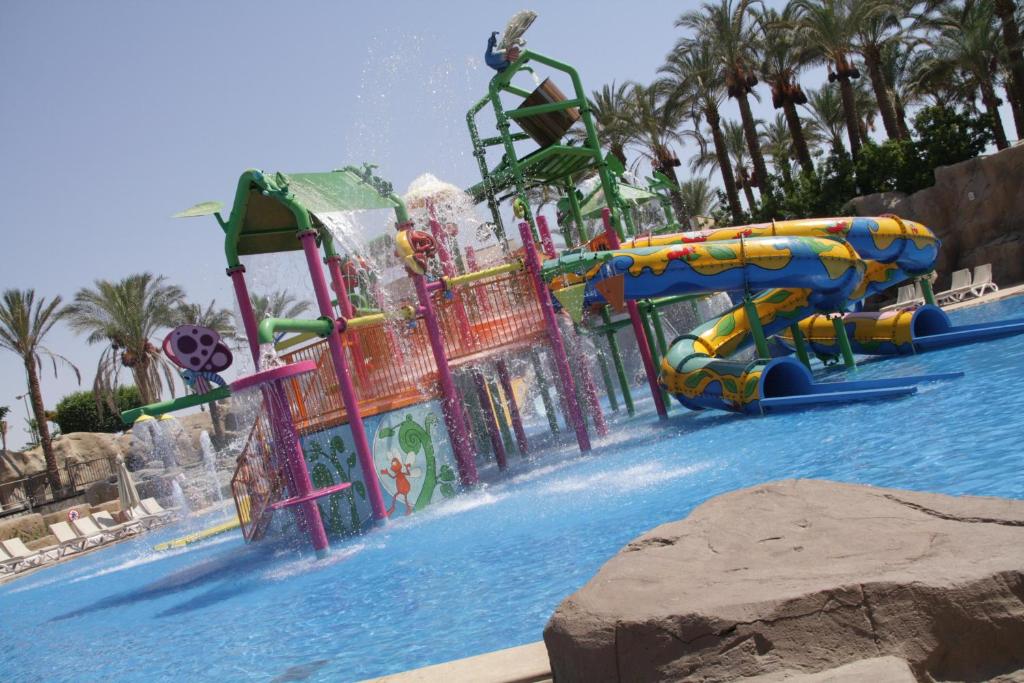 Bērnu ūdens atrakciju parks pie Reef Oasis Beach Resort