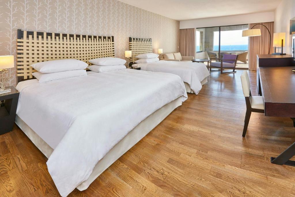 Mūsdienīgs numurs ar divām gultām un skatu uz jūru, Sheraton Rhodes Resort