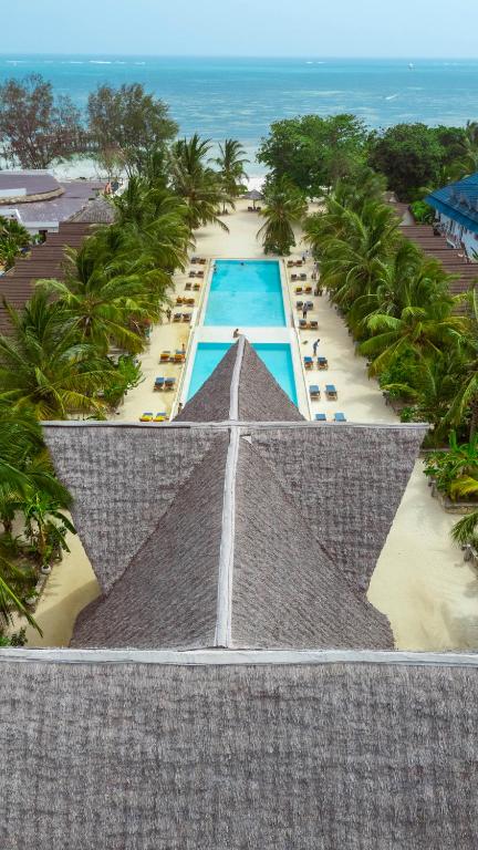 Fun Beach Zanzibar skats uz baseinu un jūru