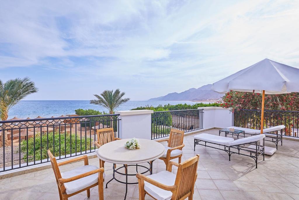 Terase ar skatu uz jūru viesnīcā Jaz Dahabeya