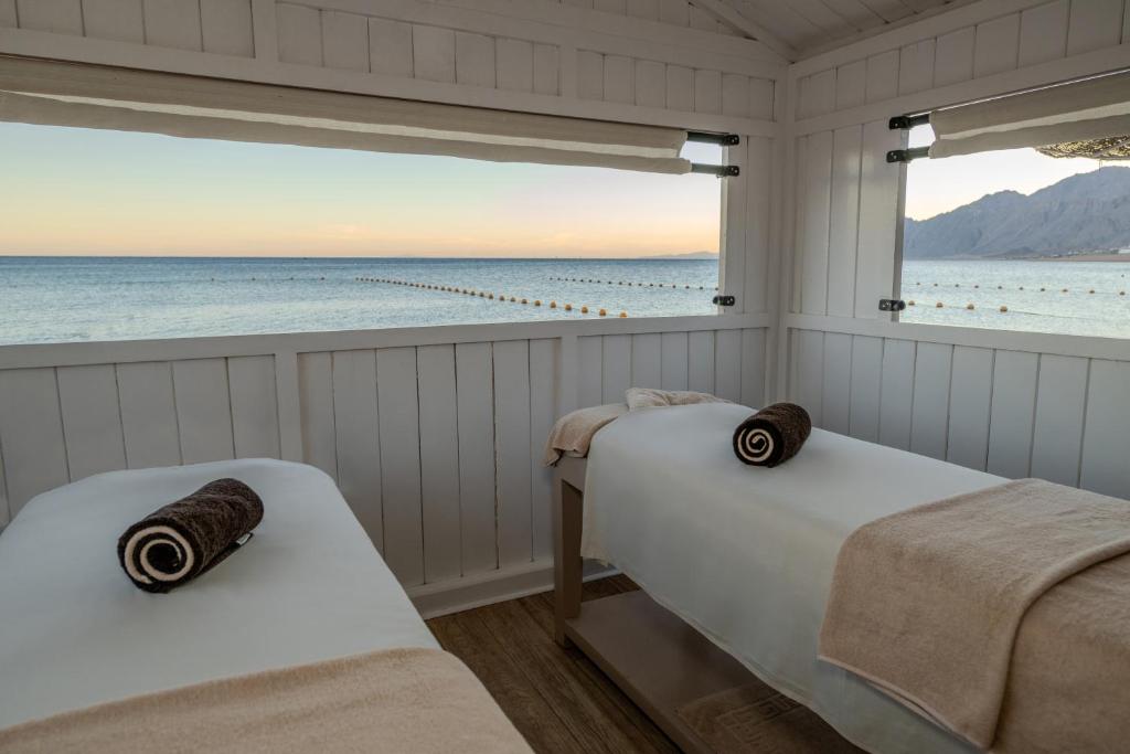 Relaksējoša masāžas telpa ar skatu uz jūru, Jaz Dahabeya.