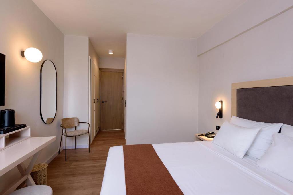 Mūsdienīgs numurs ar ērtu gultu un rakstāmgaldu Zeus Hotels Ydoria Resort