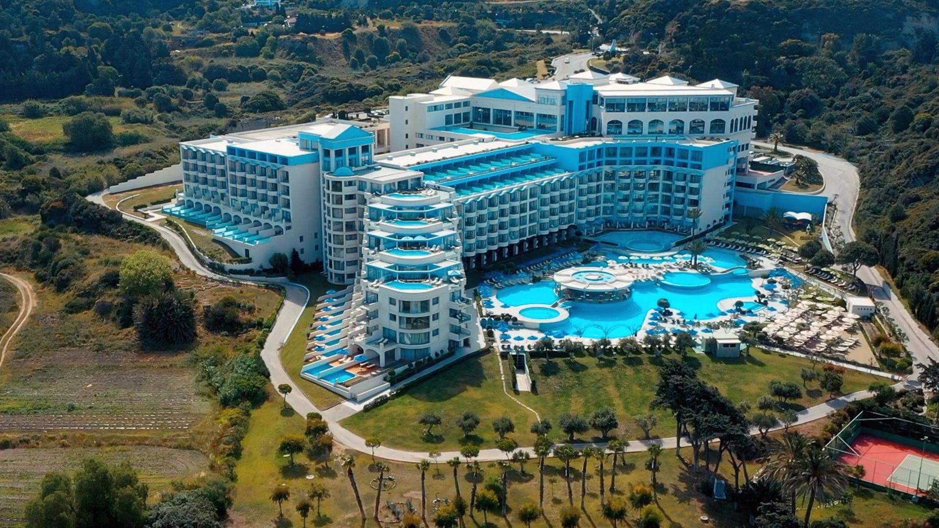 Atrium Platinum Luxury Resort Hotel & Spa arhitektūra un teritorija ar baseiniem, dārzu un tenisa kortu Rodas salā