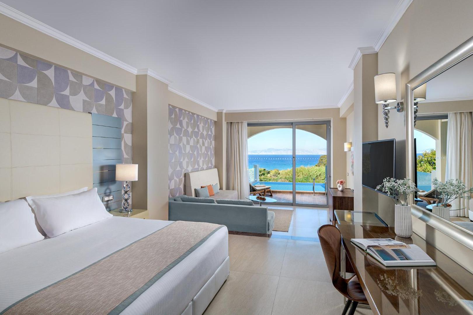 Atrium Platinum Luxury Resort Hotel & Spa moderns numurs ar skatu uz jūru, atpūtas zonu un terasi Rodas salā