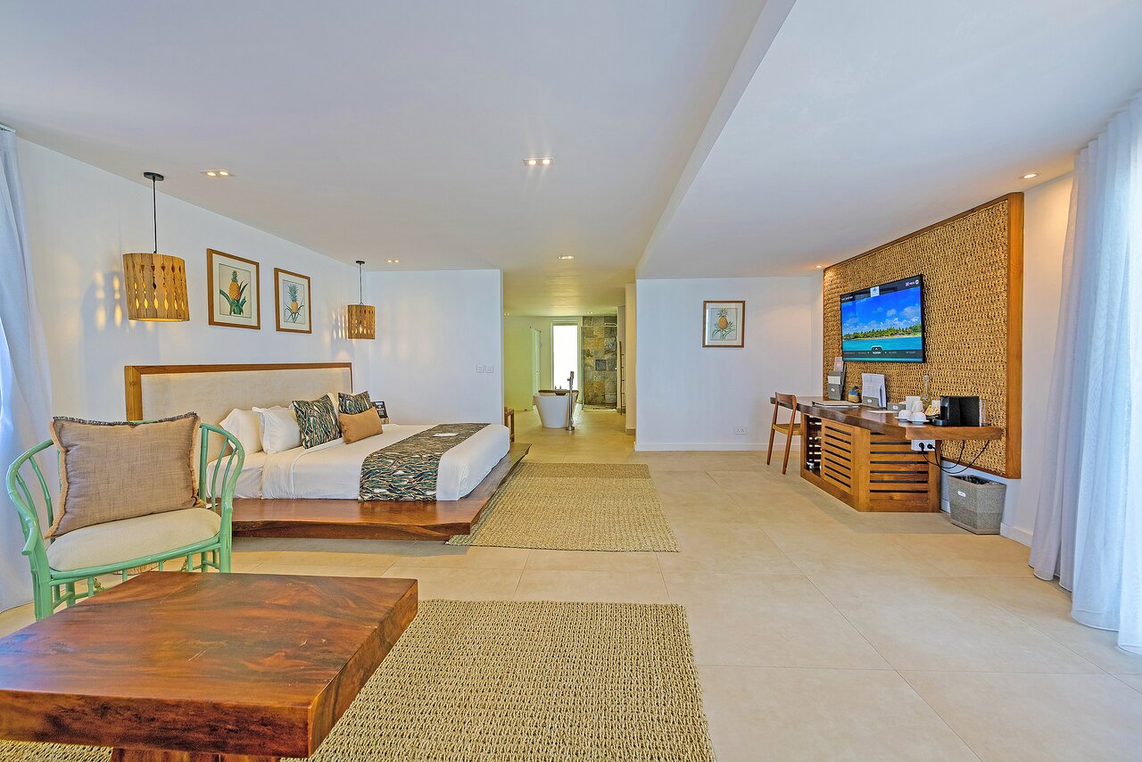 Plašs numurs Seasense Boutique Hotel & Spa ar modernu interjeru.