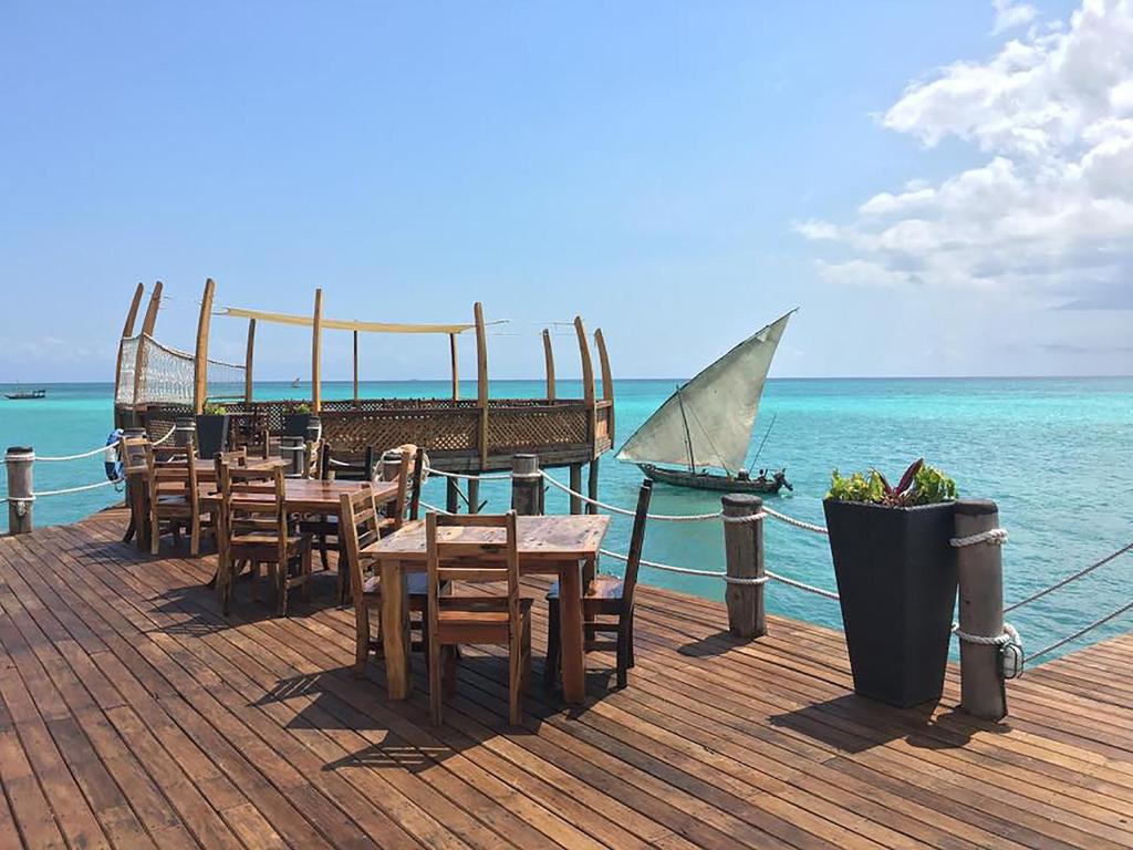 Essque Zalu Zanzibar terase ar skatu uz okeānu