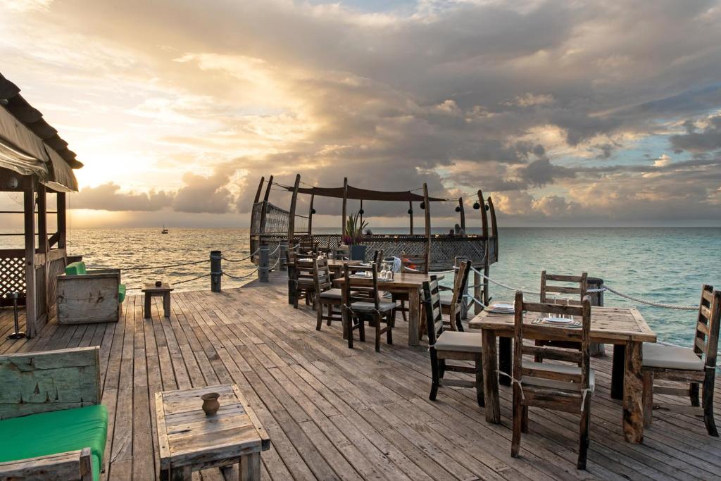 Essque Zalu Zanzibar terase ar skatu uz okeānu