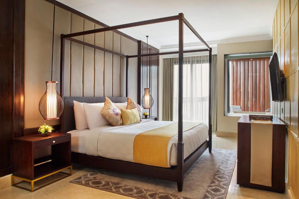 Mūsdienīgs numurs ar četrām stūru gultu Jambuluwuk Oceano Seminyak