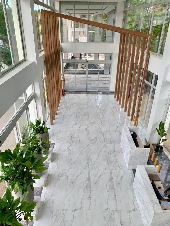 Moderns recepcijas dizains ar marmora grīdu Ocean V