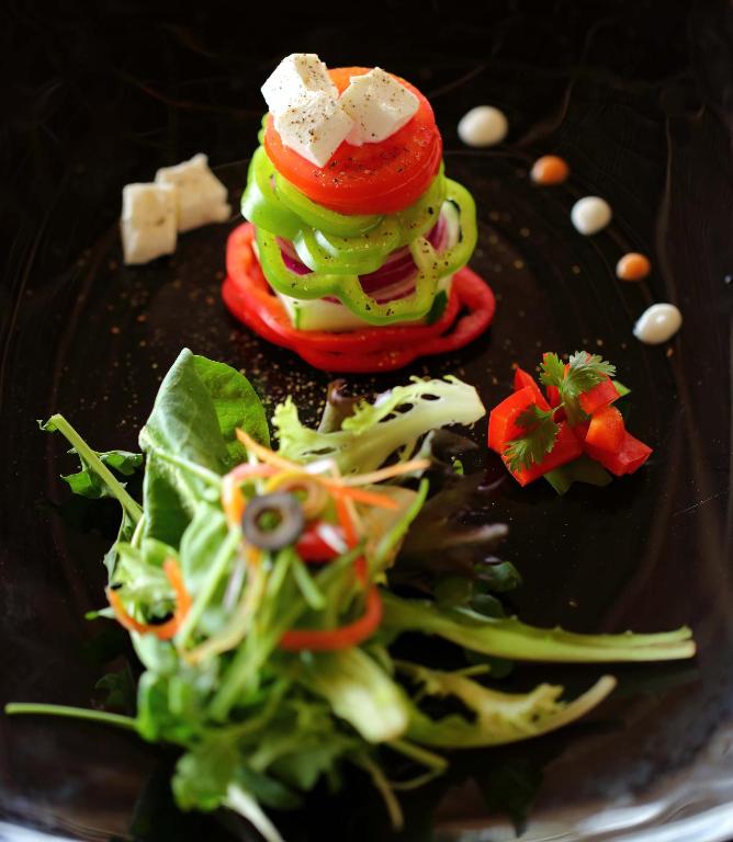 Veselīgs dārzeņu salāti Bluebay Beach Resort & Spa restorānā