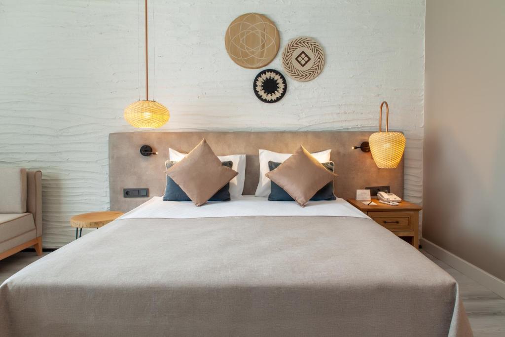 Mūsdienīgs numurs ar ērtu gultu un siltu apgaismojumu, Side Royal Style