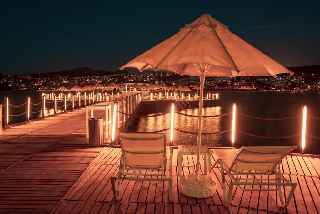 Romantiska nakts skats pie pludmales pie Hotel Baia Bodrum.